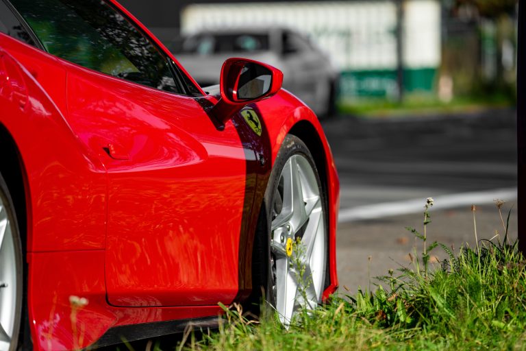 Assicurazione nel noleggio Ferrari: coperture, franchigie ed esclusioni